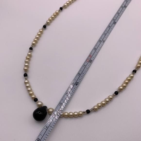 #101 Vintage faux pearl and acrylic black  beads necklace 20” - Picture 5 of 5